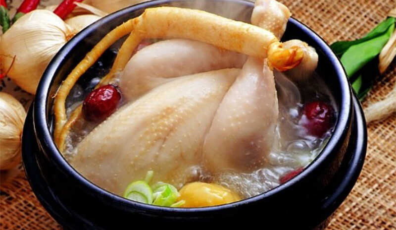 Gà hầm sâm là một món ăn nổi tiếng của Hàn Quốc